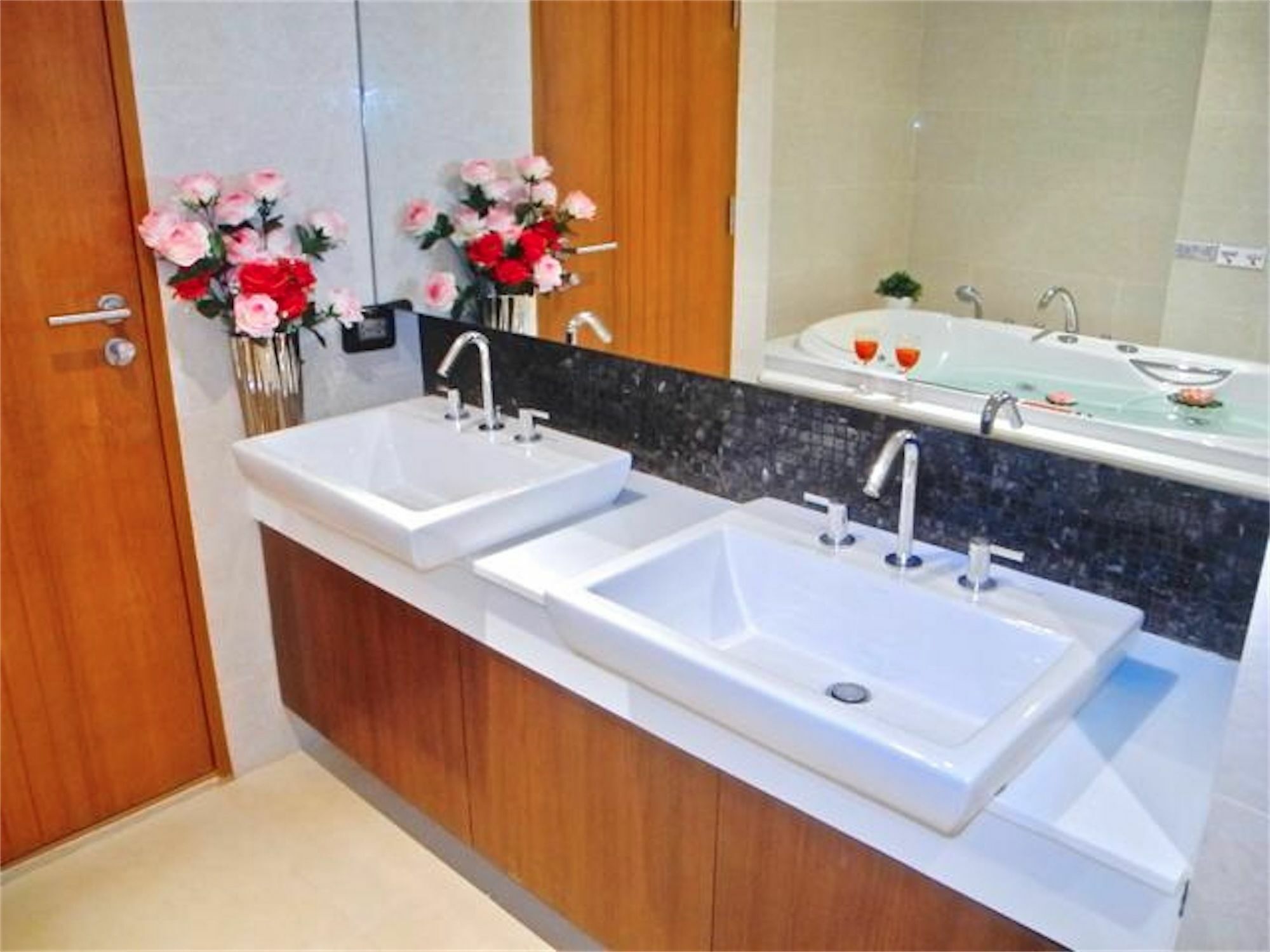 The Privilege Residence : 1 Bedroom Apartment In Patong Екстериор снимка